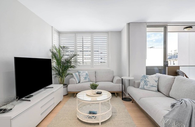 Between Harbour and Beach in the Heart of Manly with level access/lift