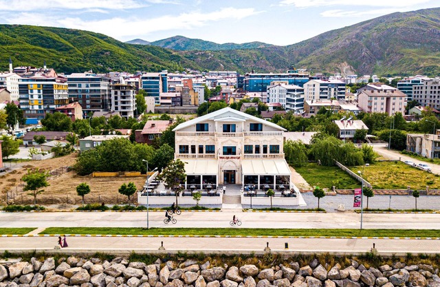 Beyaz Köşk Hotel & Cafe
