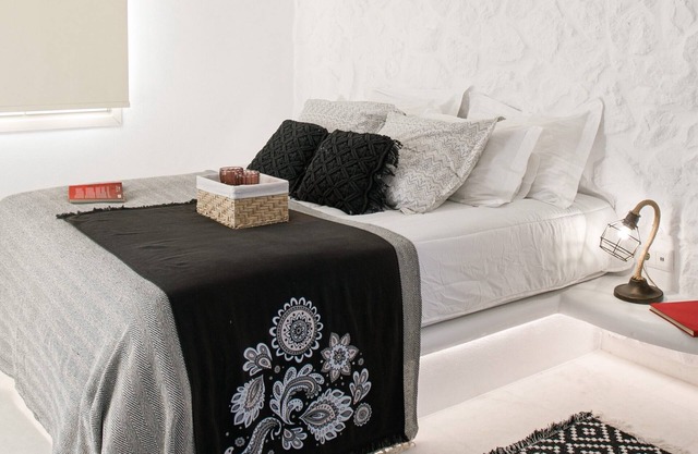BH198 - C - Room Naxos