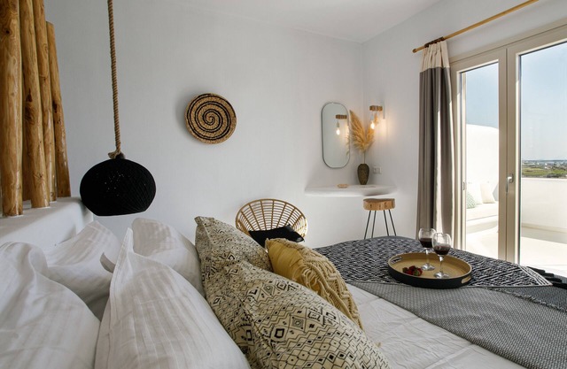 BH317 - C - Room Naxos