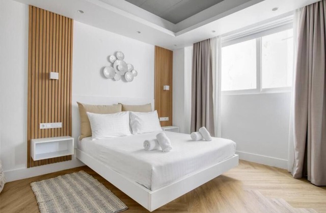 BHA022 - C - Suite Athens