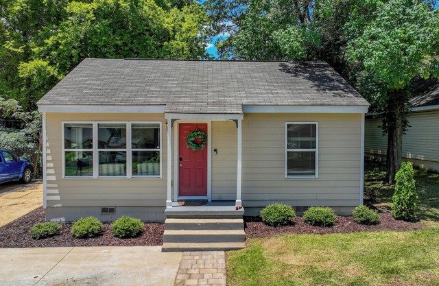 Big Al's Bungalow - Hot Tub! Book now for Football Season!