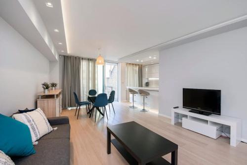 Big and Bright London Bridge unit