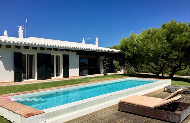 Big beautiful villa sleeps 10: sea view, beach 5 minutes and everything nearby