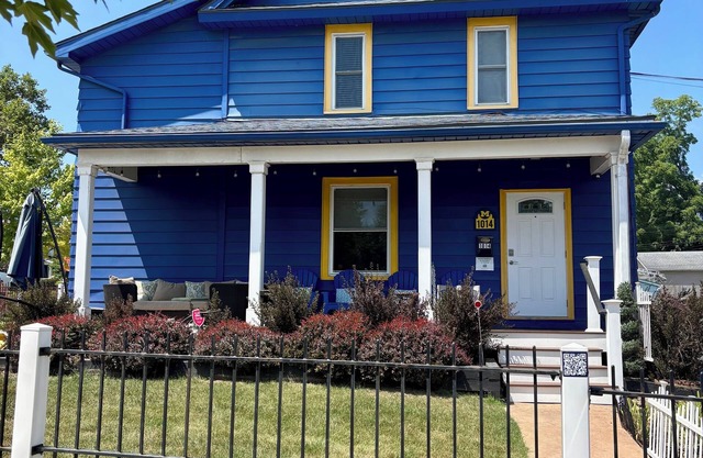 Big Blue House Ann Arbor - 500 feet from The Big House