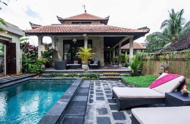 Big house Rumah Kelinci with two bedroom villa with private pool