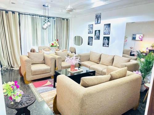 Big Master bed with Private bath, Beautiful view, fast WIFI at City Centre
