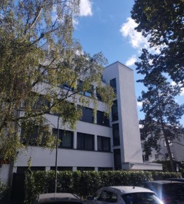 Big room for 2 pers, 9 min to trade fare, FREE parking