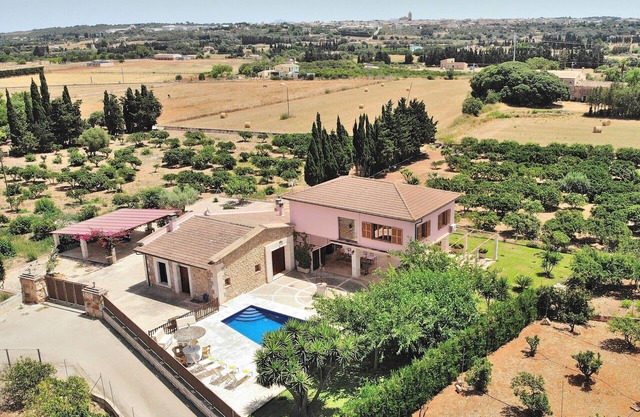 Biniaco 239 magnificent villa with private pool, large outdoor area, barbecue and air conditioning