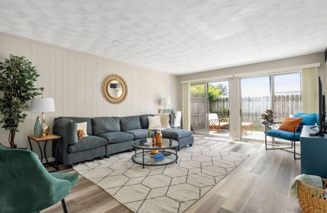 Birch and Oak - 2 BR, King Beds, Patio