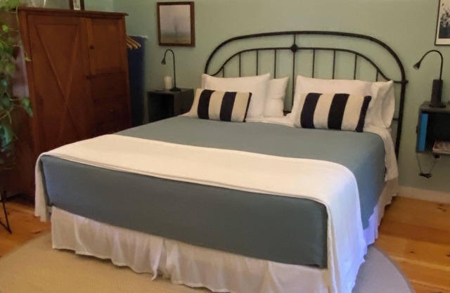 Birch Point at Cushman Cove- Entire Suite- King size bed, private setting