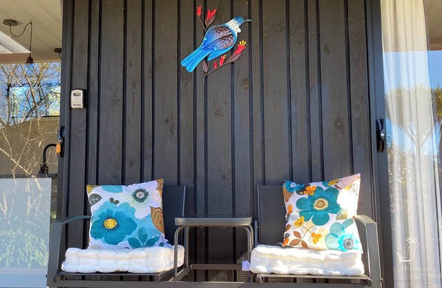 Birdhouse Retreat on Boord, Kumeu