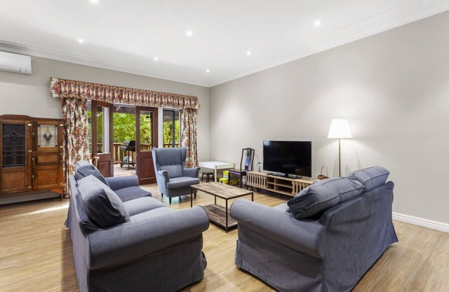 Birdstow – Spacious, peaceful Stay, Sleeps 10