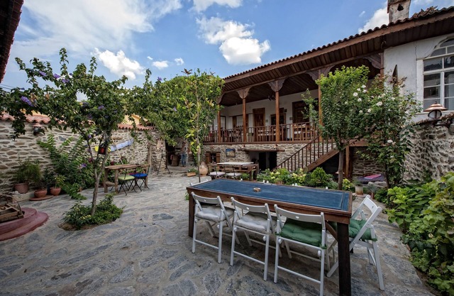 Birgi Hotel Saliha Hanim Tas Konak