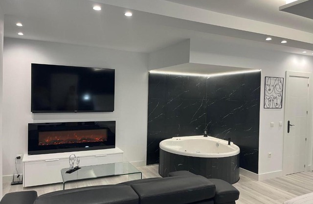 Black and White Suite "La Marinera"