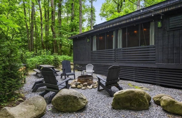 Black Bear Lodge - Fire Pit - Hot Tub