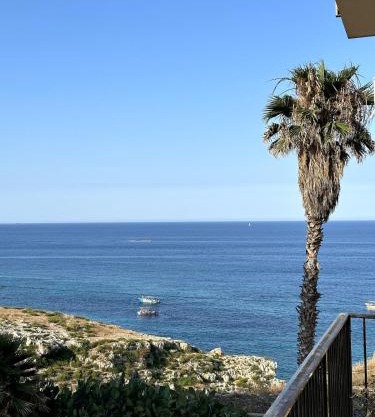 Black Ocean Holiday Home