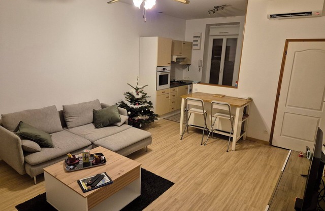 Blaye center, pleasant little town house
