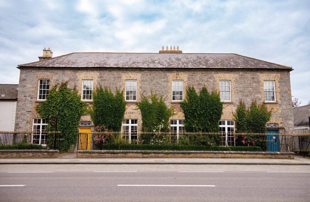 Blend of historic elegance and modern comfort. Family and Pets-Friendly.