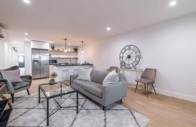 Bloomingdale Beauty - Sleeps 4 in Style!