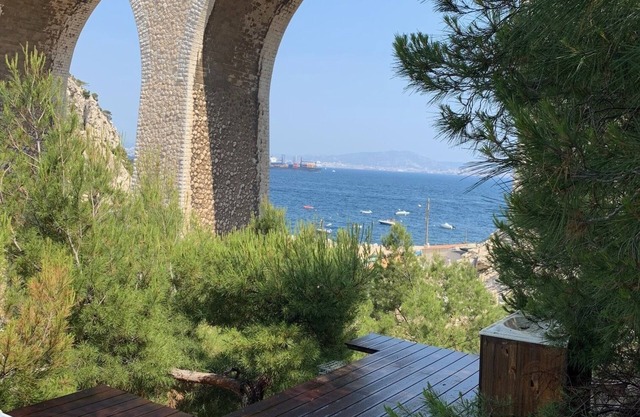 Blue coast, 200 metres from the sea, superb view, jacuzzi