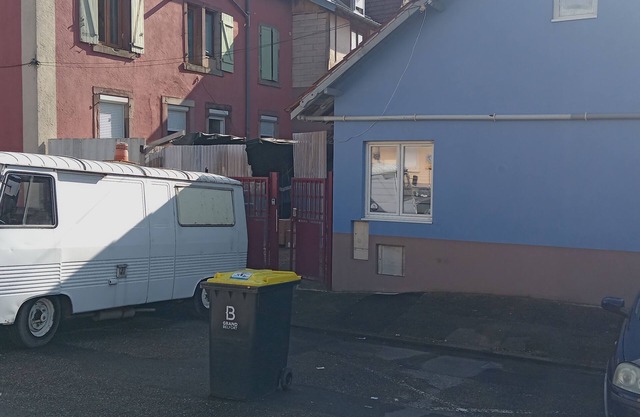 Blue" guest house in town center. Free parking. Eco-logis.