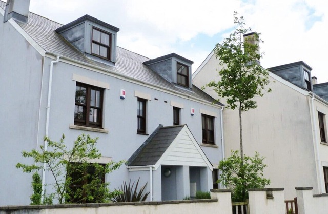 Blue Harbour - Bwthyn y Traeth