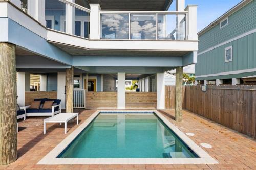 Blue Heaven on the Beach Gulf Front Sleeps 20 6 Br Heated Private Pool