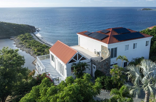 Blue Infinity: Oceanfront Villa~Endless Views with Full A/C & Solar Power