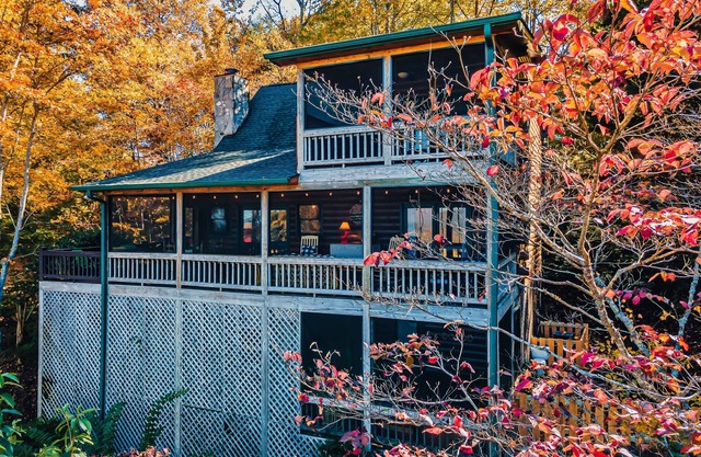 Blue Ridge Luxury Cabin - Views, Hot Tub & Firepit
