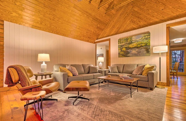 Blue Ridge Mtn Cabin Near Hiking & Biking Trails!