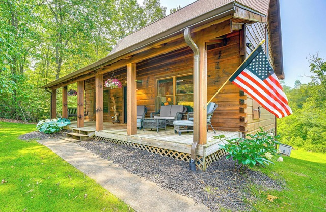 Blue Ridge Mtns Retreat w/Views, 1 Mi to Parkway!