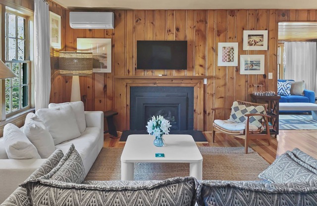 Blue Sky Retreat – Cozy, Central & Walk to Beach