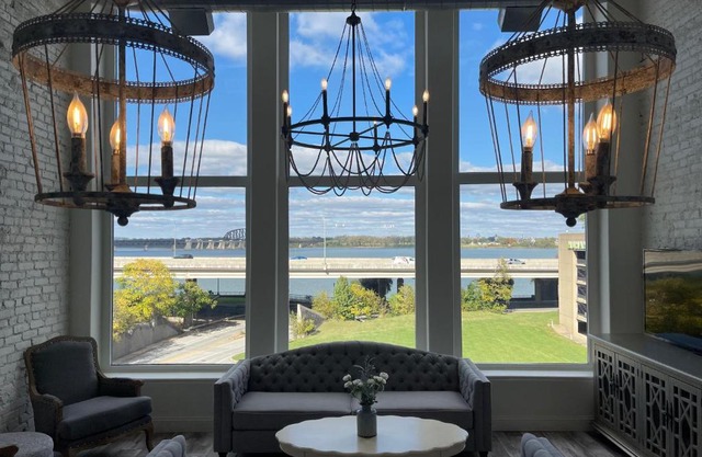 Bluegrass River View! Soak & Savor by Hollyhock