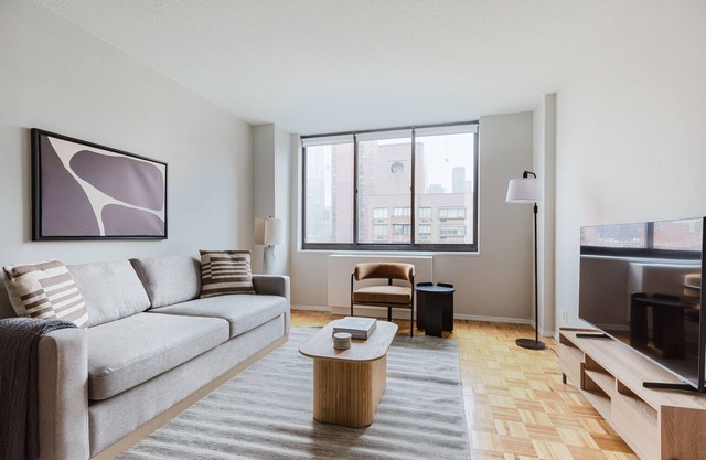 Blueground | Kips Bay, pool & gym, nr Empire St.