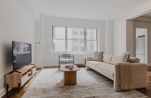 Blueground | Midtown East 1bd apartment