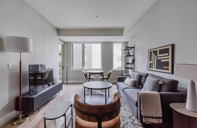 Blueground | Mountain View, pool, nr Shoreline Park