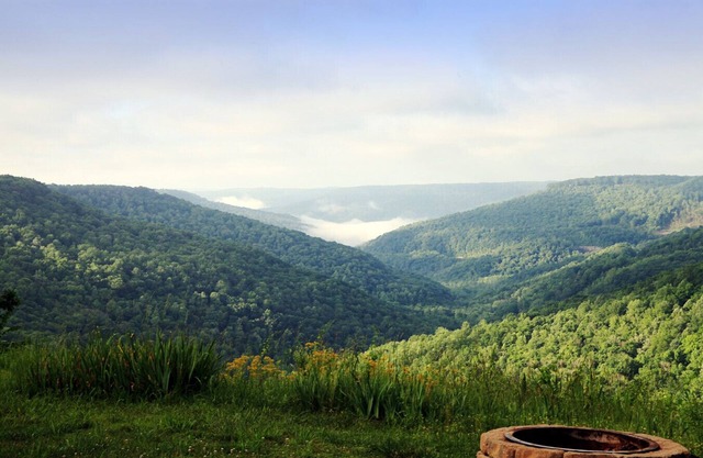 Bluff House — Outstanding View | Renovated Luxé | Waterfalls, Hikes & Caverns Near By