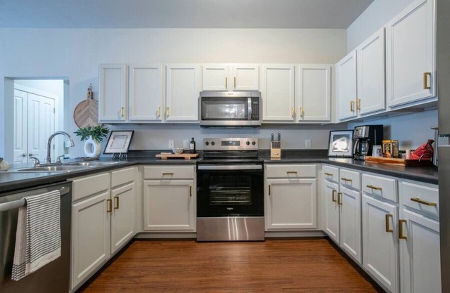 Bluffs Oasis, 2BR/2BA Top floor!