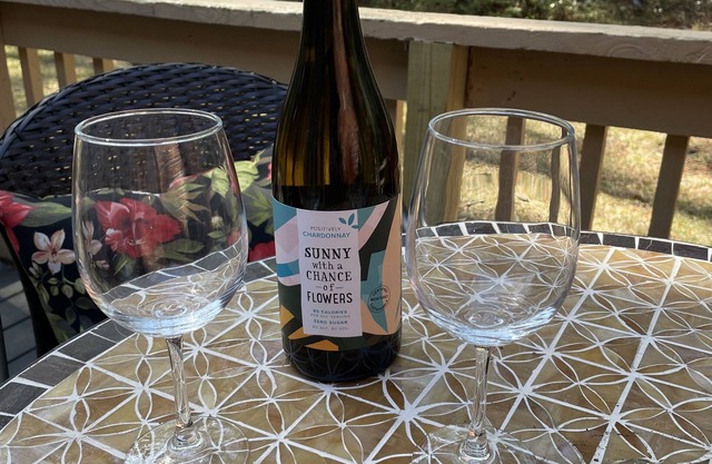 Boardwalk Beach Bungalow!10 minutes to Wrightsville Beach. Minutes to downtown.