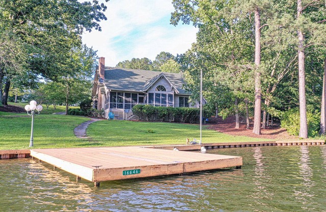 Boat Drinks: Awesome home in great neighborhood on Greenwood side