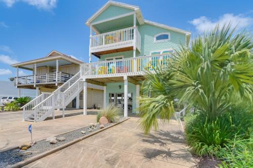 Boat Slip and Decks Waterfront Gem Near Galveston!