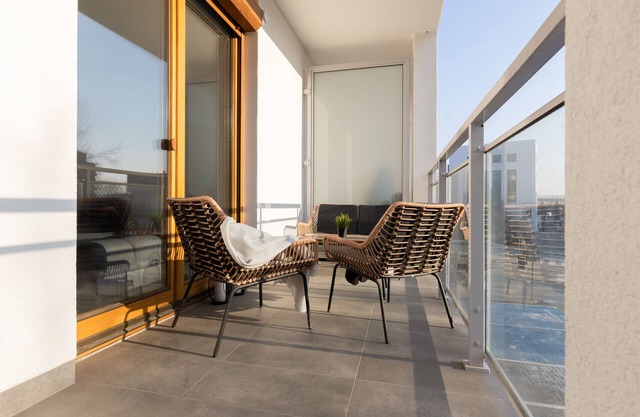 Bobrowiecka 1B | balcony, 1 bedroom, bathtub| Warsaw