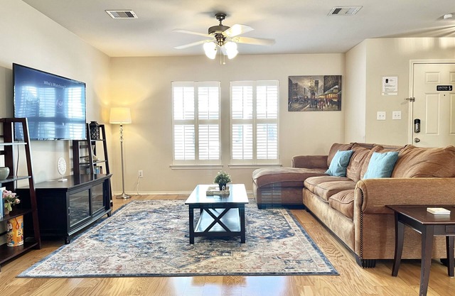 BodhiTree☆House┃Charming Townhome in Central Houston┃Full Kitchen ┃2 bedrooms