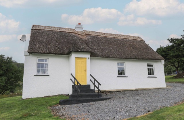 BOFIN, pet friendly, with open fire in Oughterard, County Galway
