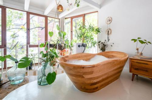 Boheme House with Bathtub & Terrace