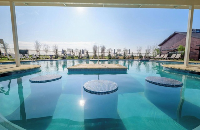 Boho Chic Cozy Oasis+Pool+Gym+Ping Pong+Air Hockey