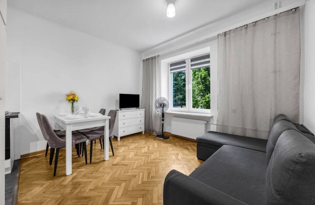 Bokserska Apt - Chopin Airport Nerby - by Rentujemy