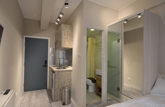 Bonham Strand West Luxury Studio *7B
