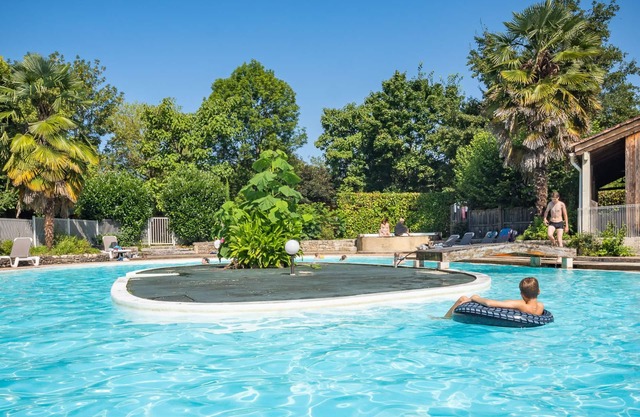 Bord de Rivière | Tente Lodge équipée | Piscine
